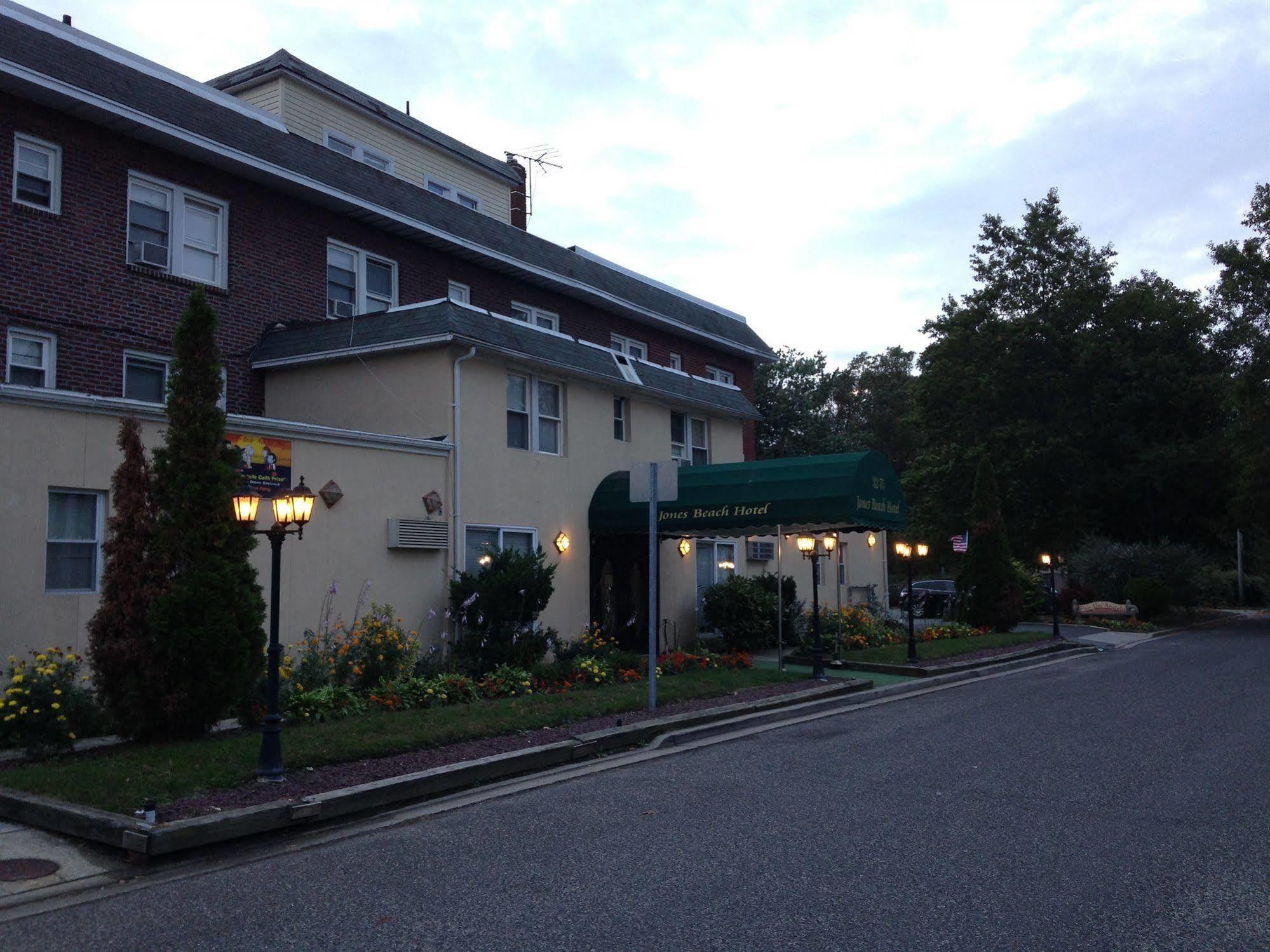 Jones Beach Hotel Wantagh Экстерьер фото